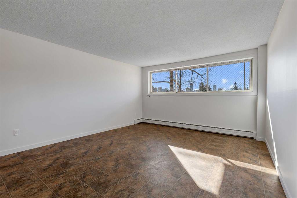 Fifth View of 133, 1421 7 Avenue NW, Hillhurst, Calgary, Alberta, T2N 0Z3