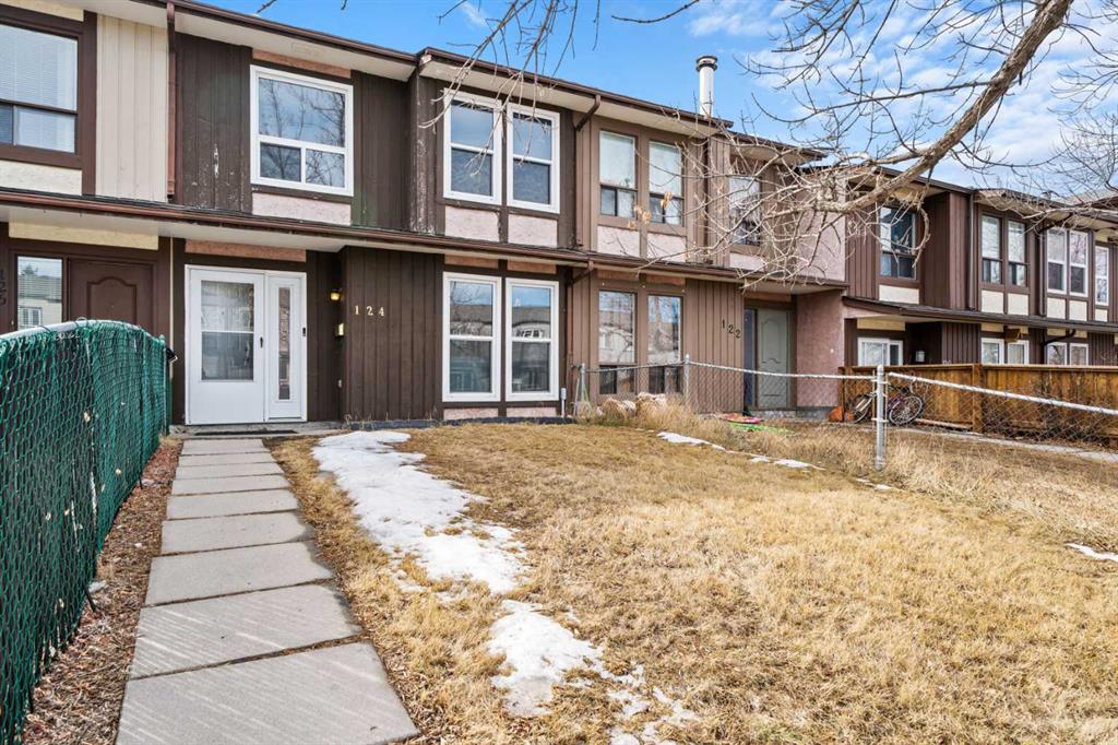 Second View of 124 Berkley Way NW, Beddington Heights, Calgary, Alberta, T3K 1B6