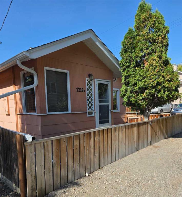 1221 (1219A) 4 Avenue S, A2292572, Alberta,