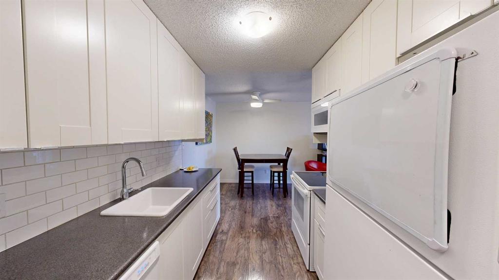 Third View of 306, 405 Columbia Boulevard W, Varsity Village, Lethbridge, Alberta, T1K 4R6