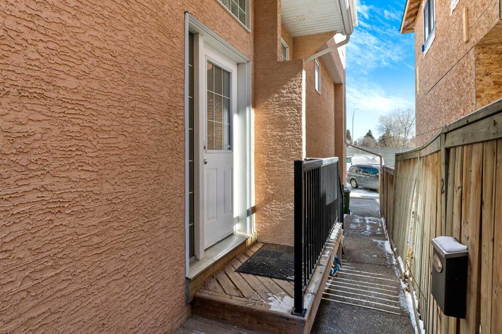 Third View of 2, 2023 24 Street SW, Richmond, Calgary, Alberta, T3E 1T1