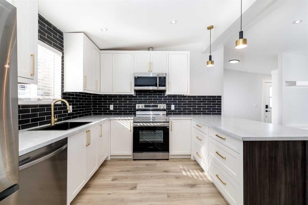 Fifth View of 200, 5344 76 Street , Normandeau, Red Deer, Alberta, T4P2A6