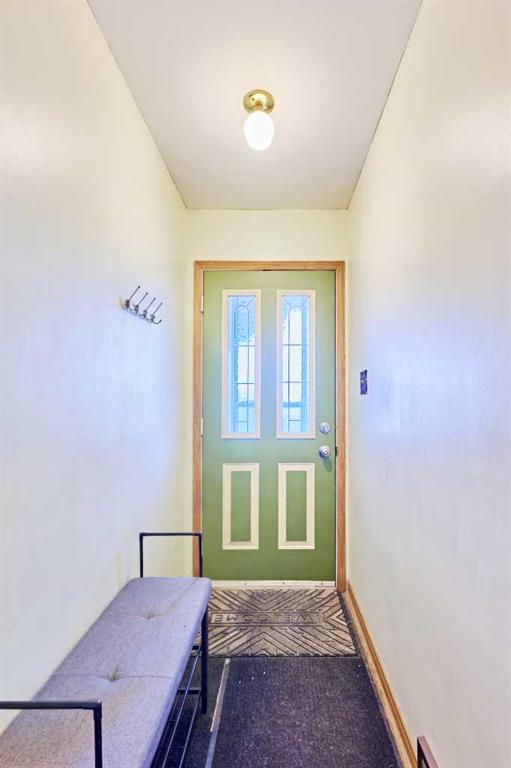 Fifth View of 28 CORNELL Place NW, Cambrian Heights, Calgary, Alberta, T2K 1J4