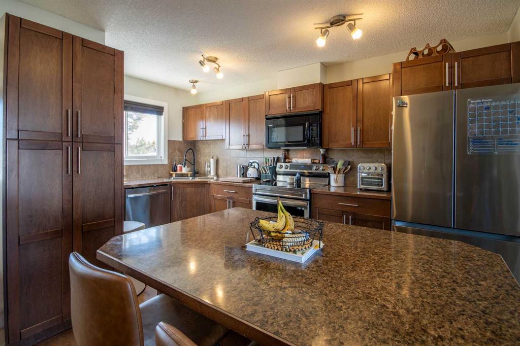 Fifth View of 203 Clover Way , NONE, Carstairs, Alberta, T0M 0N0