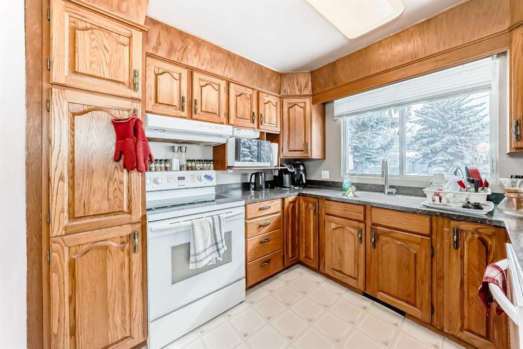 Fifth View of 1228 Rosehill Drive NW, Rosemont, Calgary, Alberta, T2K 1M1