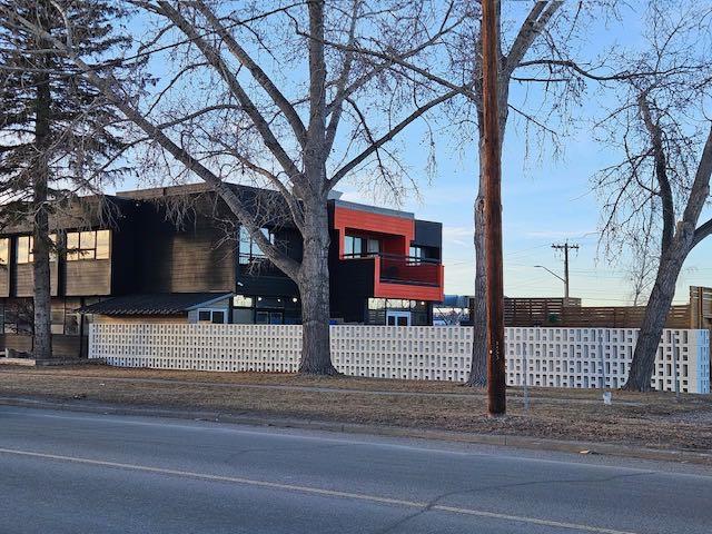 Fourth View of 340 50 Avenue SE, Manchester, Calgary, Alberta, T2G 2B1