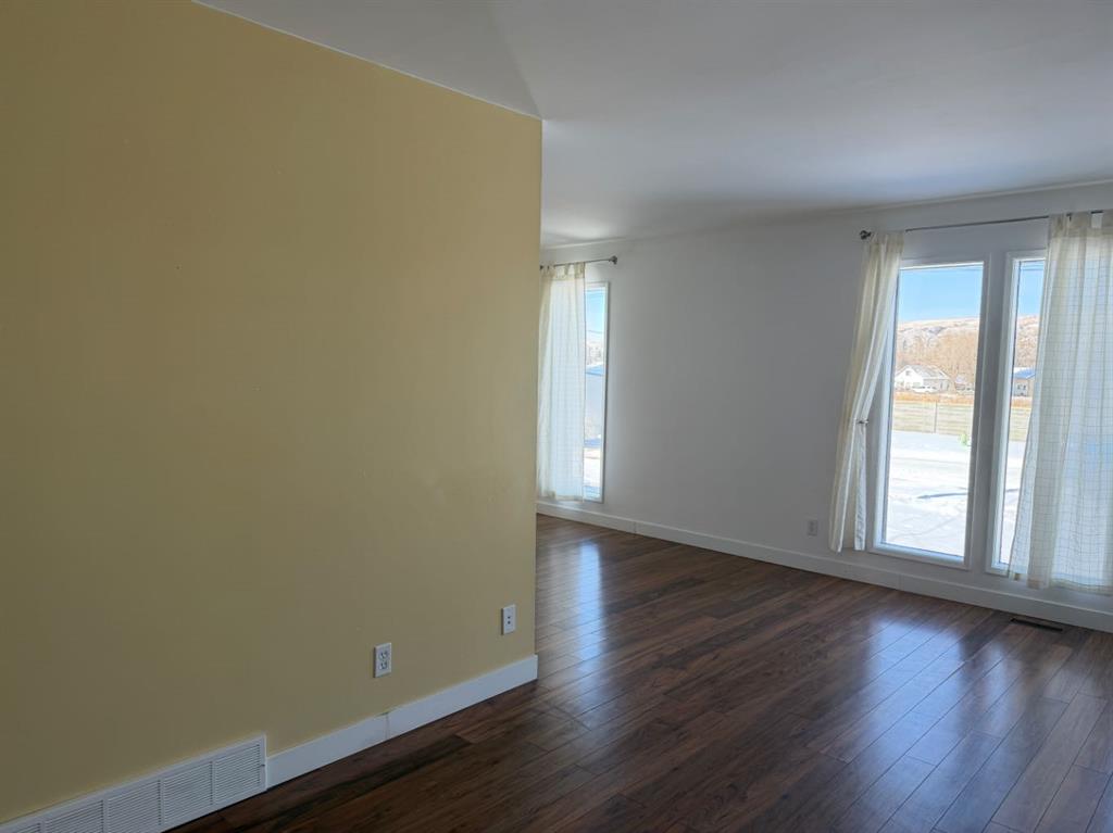 Third View of 1335 4 Avenue SW, Newcastle, Drumheller, Alberta, T0J 0Y3