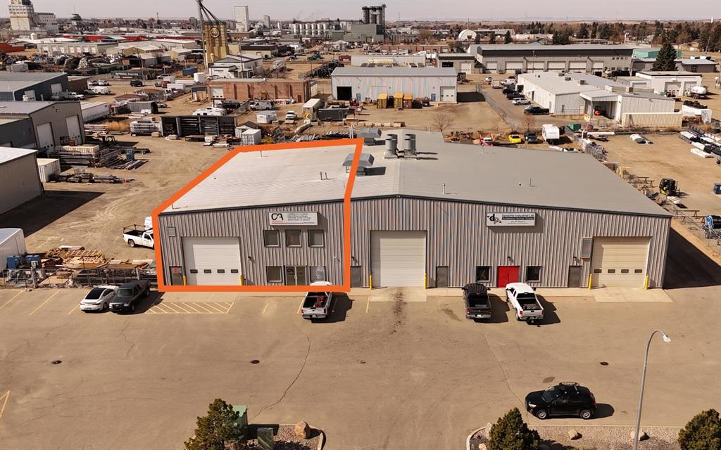 332 36 Street N, A2293231, Alberta,