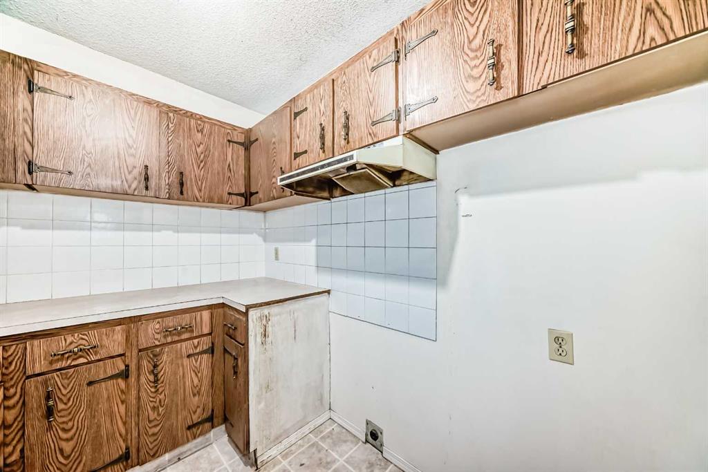 Fourth View of 306, 5340 17 Avenue SW, Westgate, Calgary, Alberta, T3E 6M3