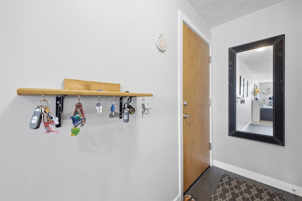 Fourth View of 212, 317 19 Avenue SW, Mission, Calgary, Alberta, T2S0E1