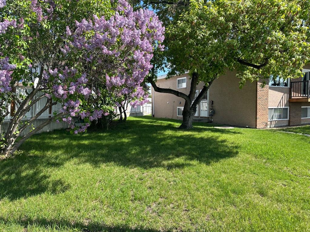 Third View of 447 Huntsville Crescent NW, Huntington Hills, Calgary, Alberta, T3K 4W3