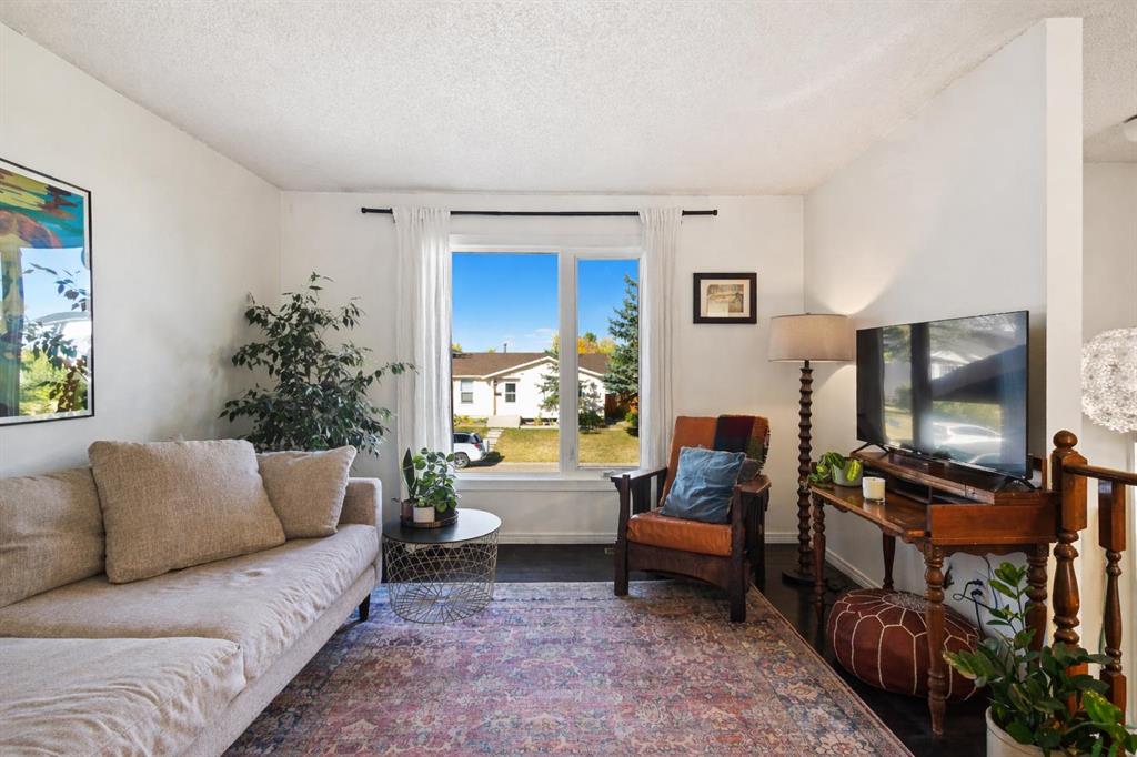 Fifth View of 49 Castlebrook Way NE, Castleridge, Calgary, Alberta, T3J 2A7