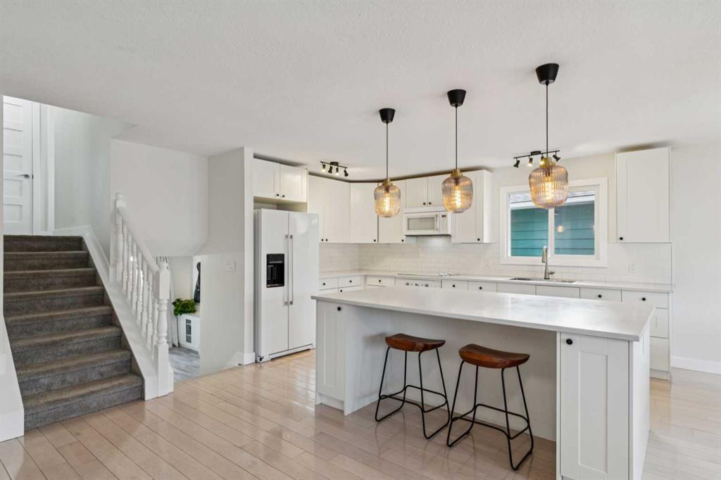 Fourth View of 44 Shawcliffe Bay SW, Shawnessy, Calgary, Alberta, T2Y1H1