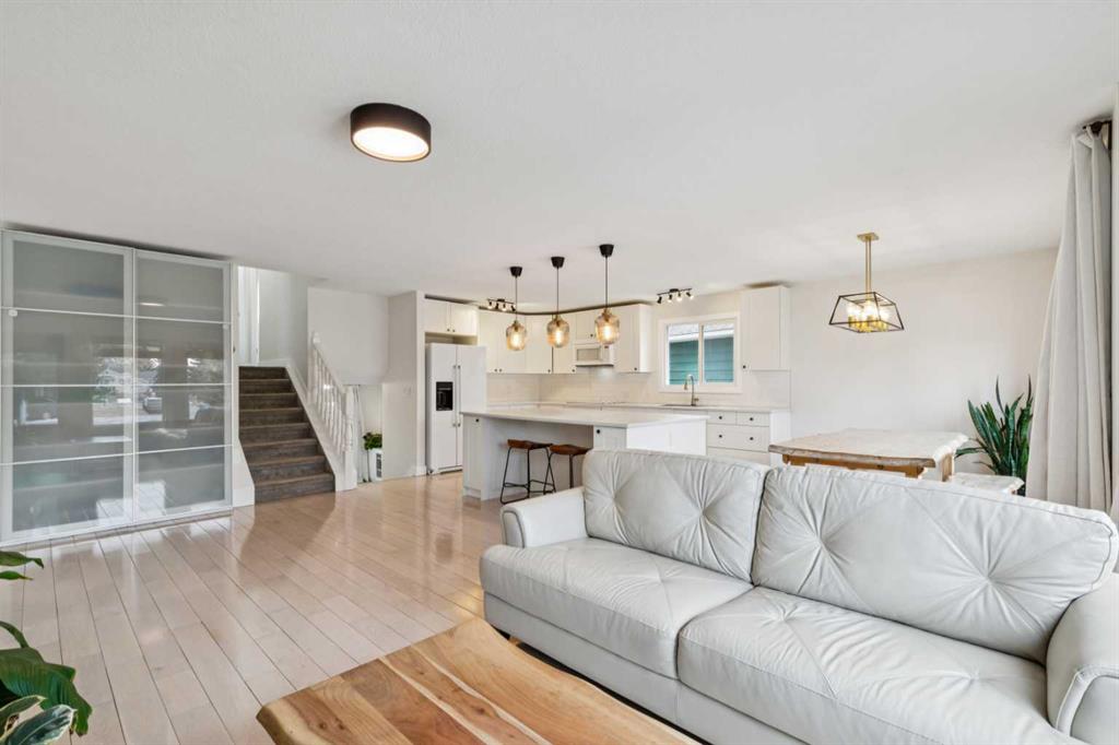 Fifth View of 44 Shawcliffe Bay SW, Shawnessy, Calgary, Alberta, T2Y1H1