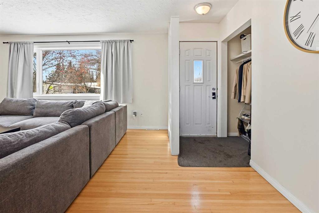 Fourth View of 4409 43 Avenue , Grandview, Red Deer, Alberta, T4N 3C3