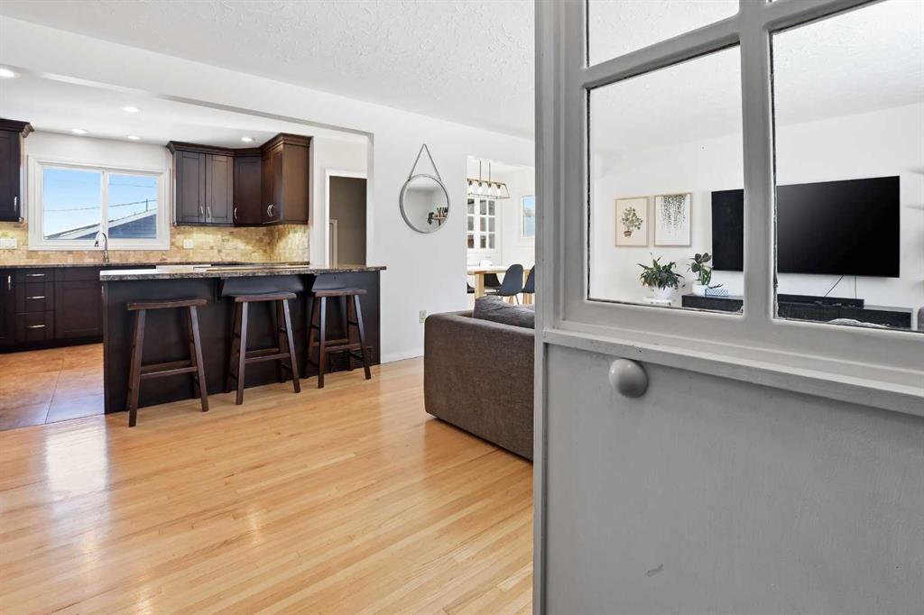 Fifth View of 4409 43 Avenue , Grandview, Red Deer, Alberta, T4N 3C3