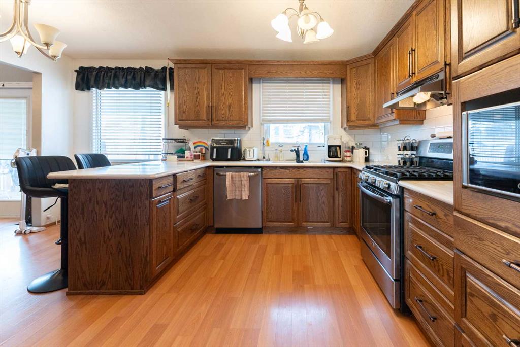 Fifth View of 2 Honeysuckle Road N, Park Meadows, Lethbridge, Alberta, T1H 4J9