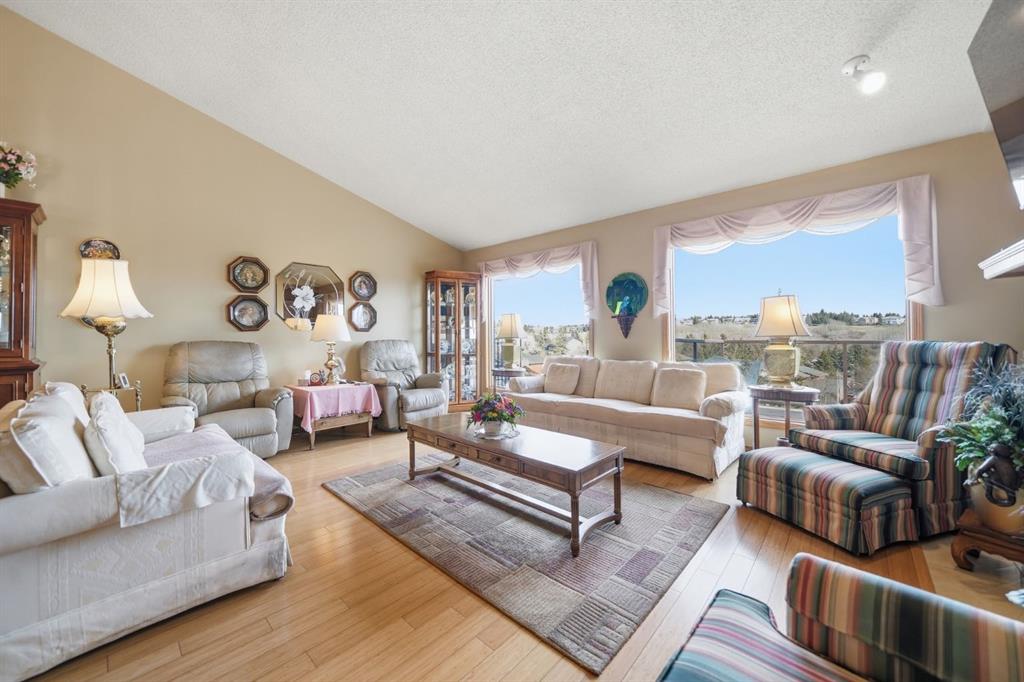 Fifth View of 44 Edgeland Close NW, Edgemont, Calgary, Alberta, T3A 3B1