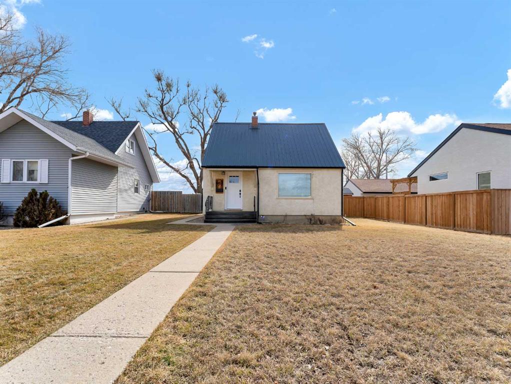 Second View of 167 12 Street SE, SE Hill, Medicine Hat, Alberta, T1A 1V1