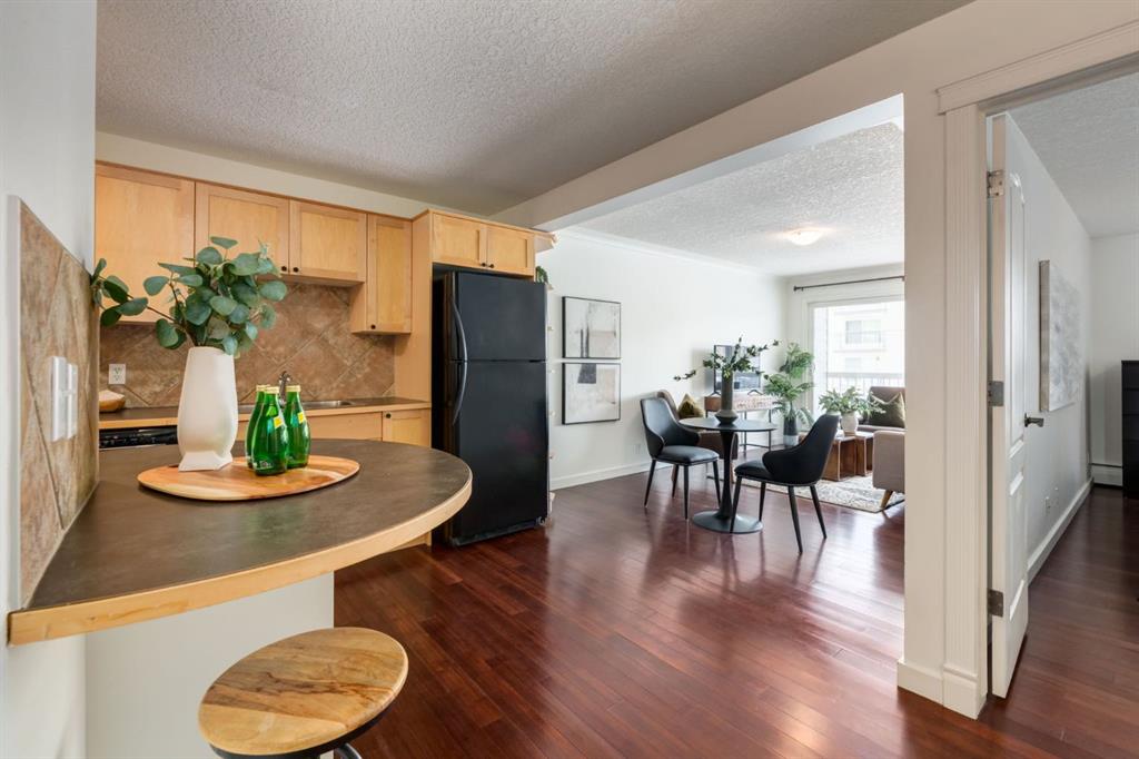 Fourth View of 105, 308 24 Avenue SW, Mission, Calgary, Alberta, T2S 0K2