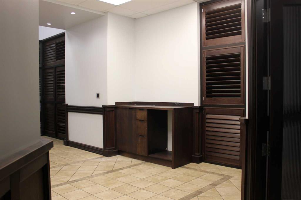 Fifth View of 104 and 105, 2201 Box Springs Boulevard NW, Northwest Crescent Heights, Medicine Hat, Alberta, T1C 0C8