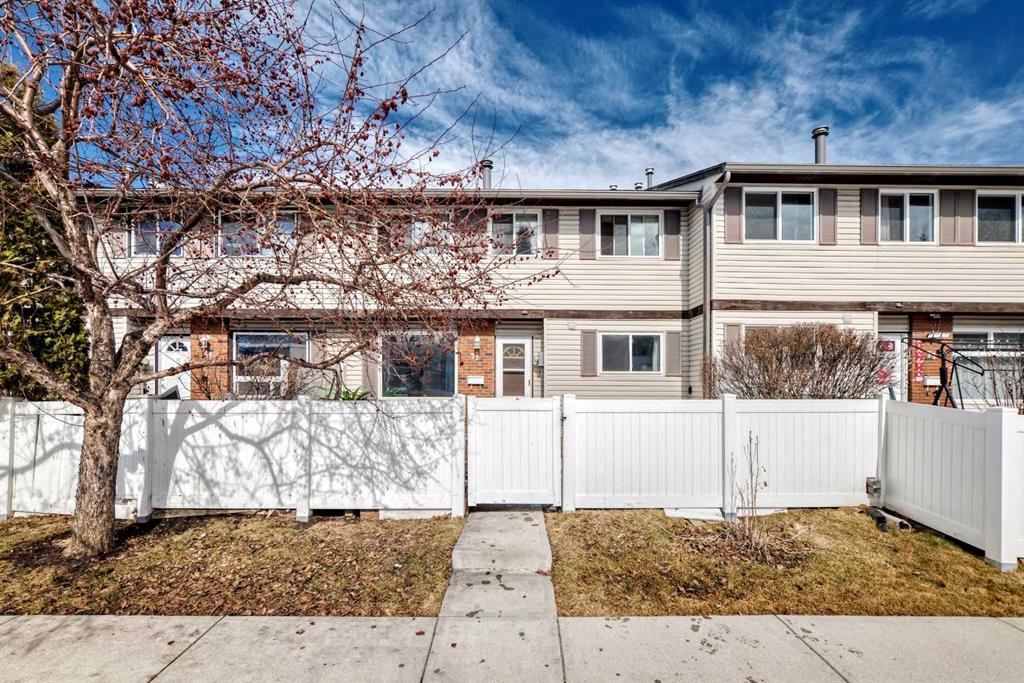 Second View of 71, 740 Bracewood Drive SW, Braeside, Calgary, Alberta, T2W 3N3