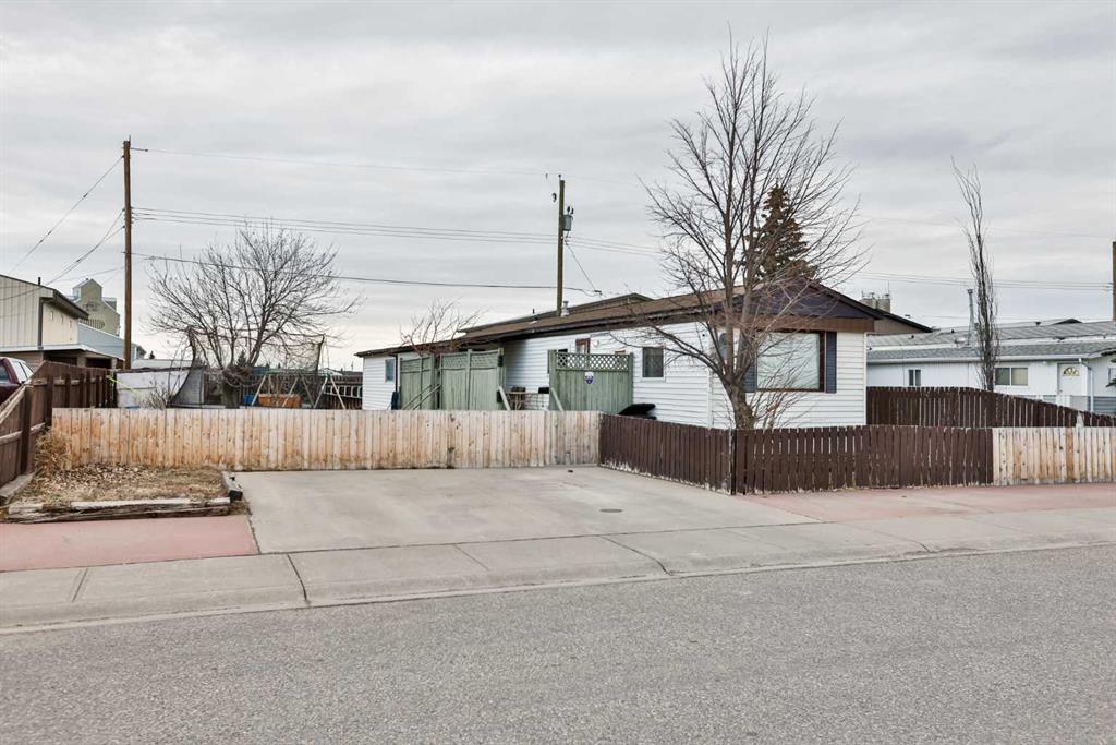 111 11 Street , A2294302, Alberta,