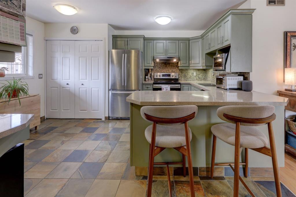 Fifth View of 103, 438 31 Avenue NW, Mount Pleasant, Calgary, Alberta, T2M 2P4