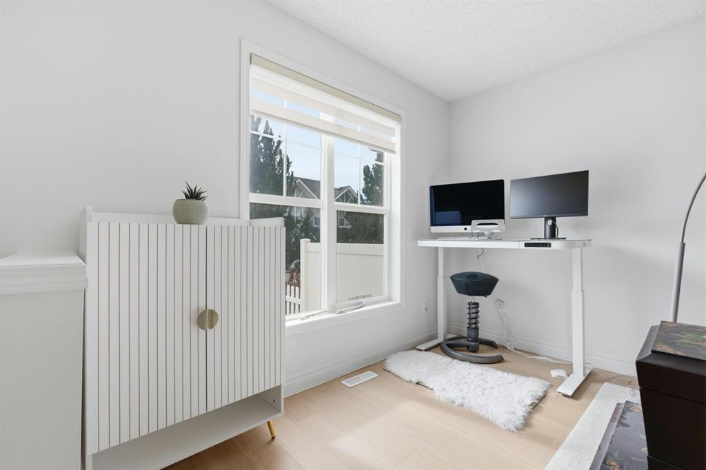 Fifth View of 213 Toscana Gardens NW, Tuscany, Calgary, Alberta, T3L 3C3