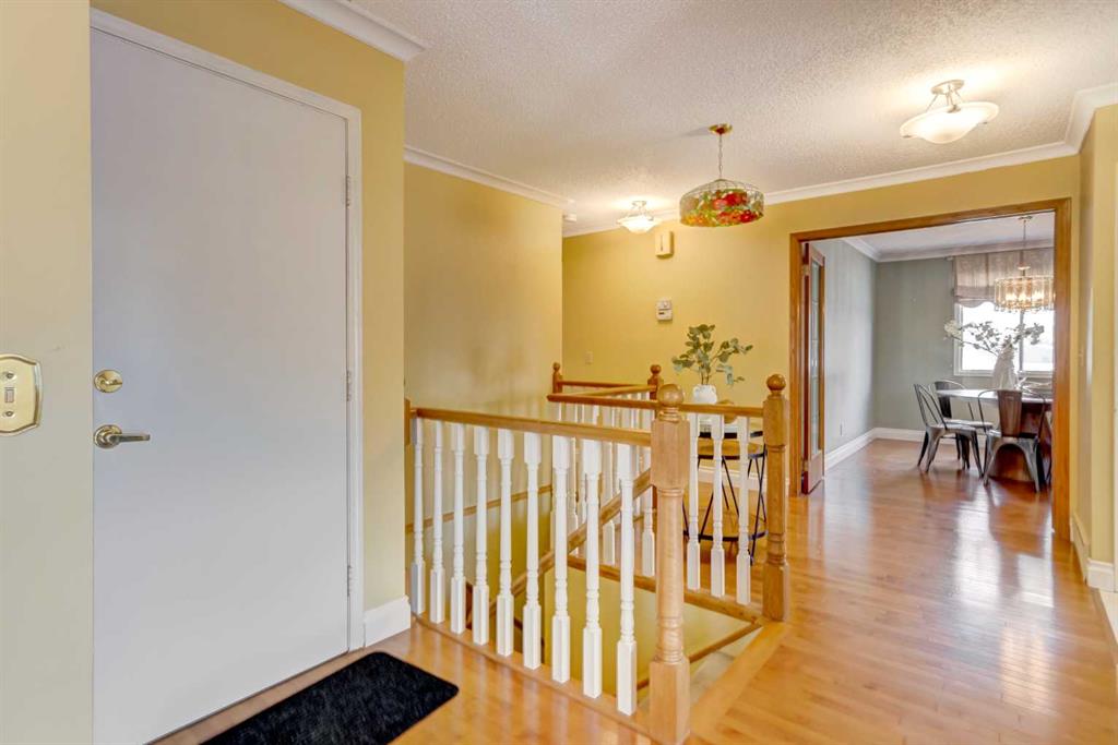 Fifth View of 12 Vandoos Villas NW, Varsity, Calgary, Alberta, T3A 4W3