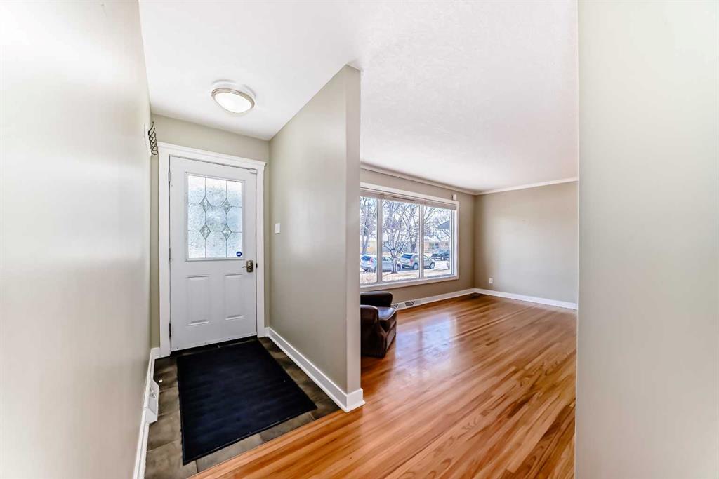 Third View of 27 Gladeview Crescent SW, Glamorgan, Calgary, Alberta, T3E 4X7