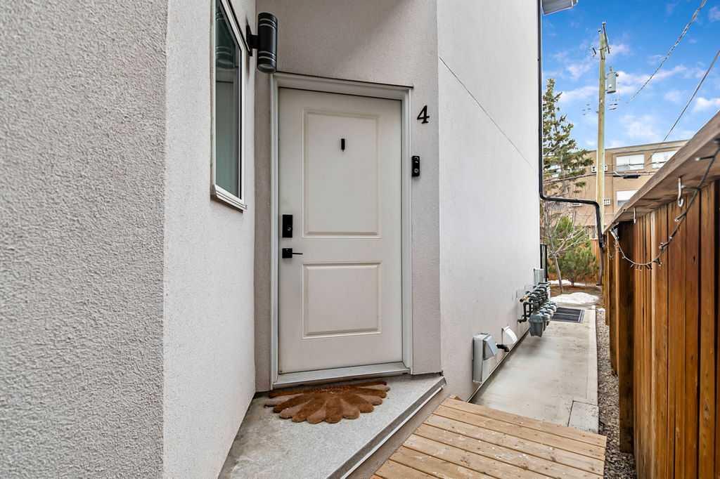 Third View of 4, 4411 17 Avenue NW, Montgomery, Calgary, Alberta, T3B 0N7