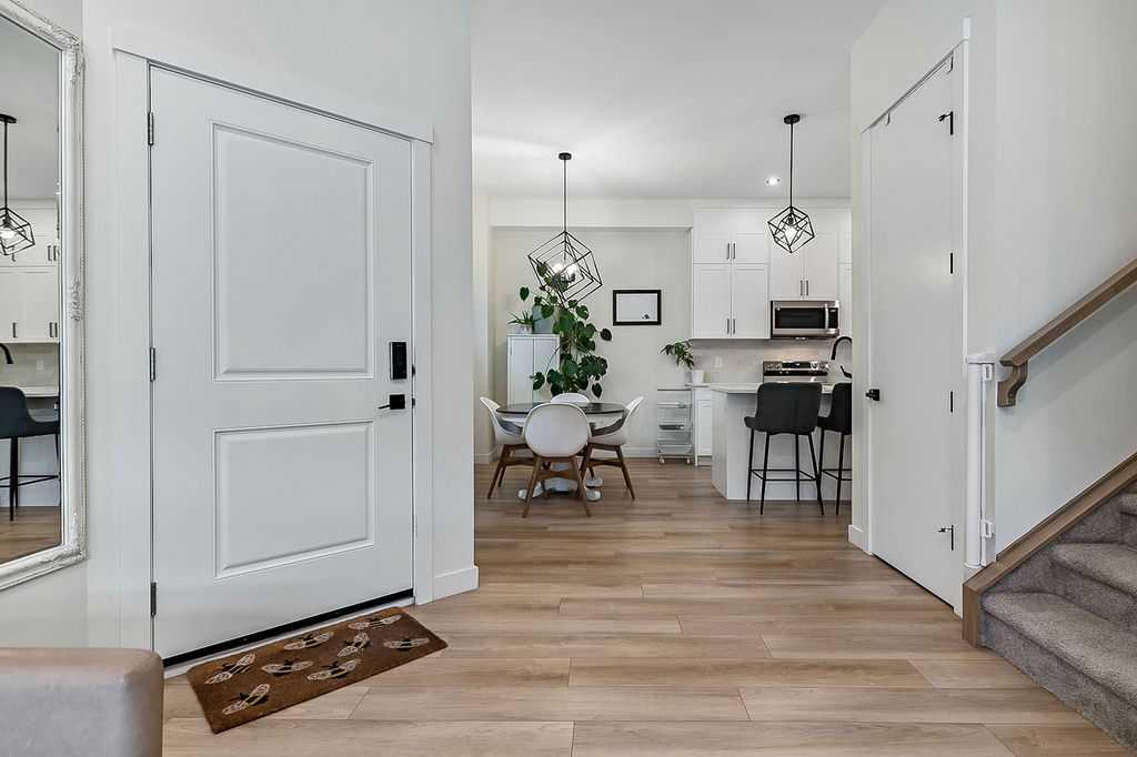 Fourth View of 4, 4411 17 Avenue NW, Montgomery, Calgary, Alberta, T3B 0N7