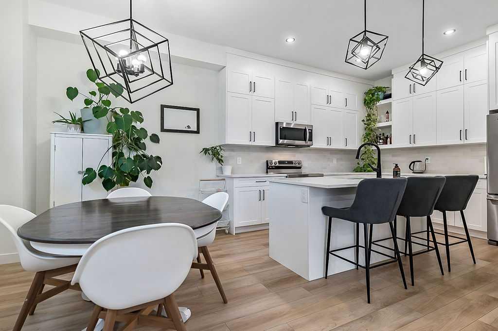 Fifth View of 4, 4411 17 Avenue NW, Montgomery, Calgary, Alberta, T3B 0N7