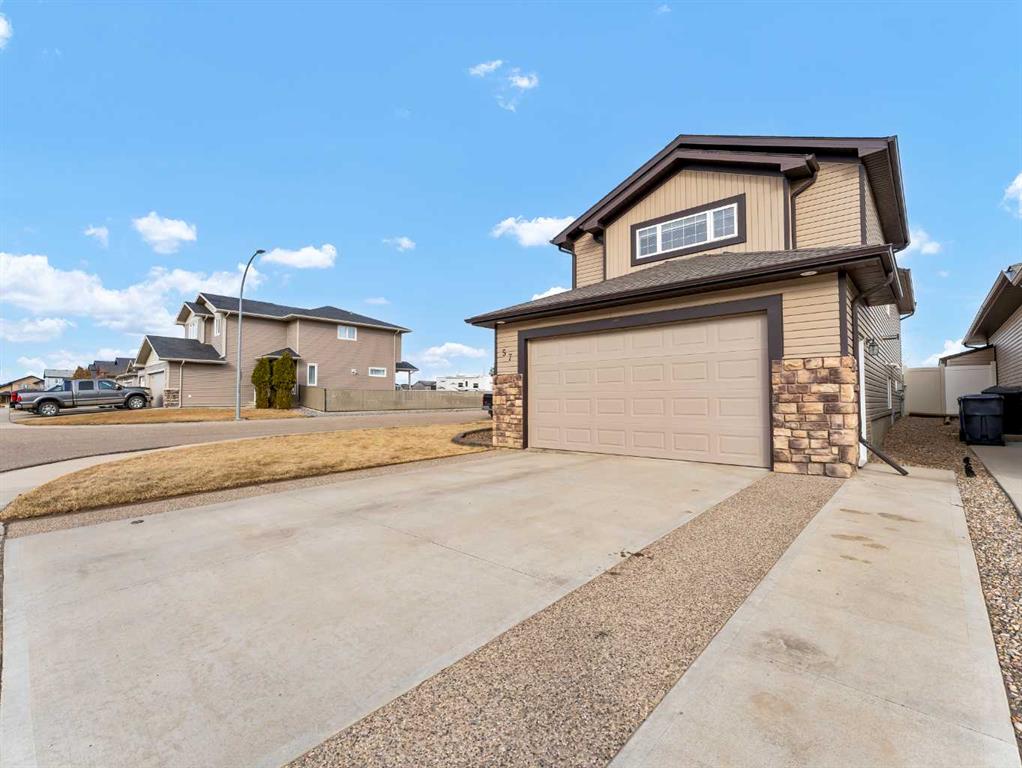 Fourth View of 57 Hamptons Close SE, SE Southridge, Medicine Hat, Alberta, T1B 0C6