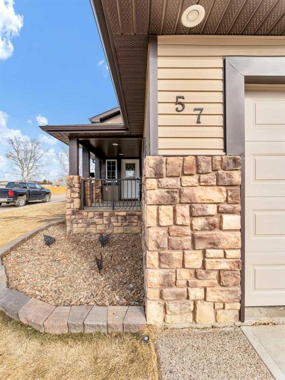 Fifth View of 57 Hamptons Close SE, SE Southridge, Medicine Hat, Alberta, T1B 0C6