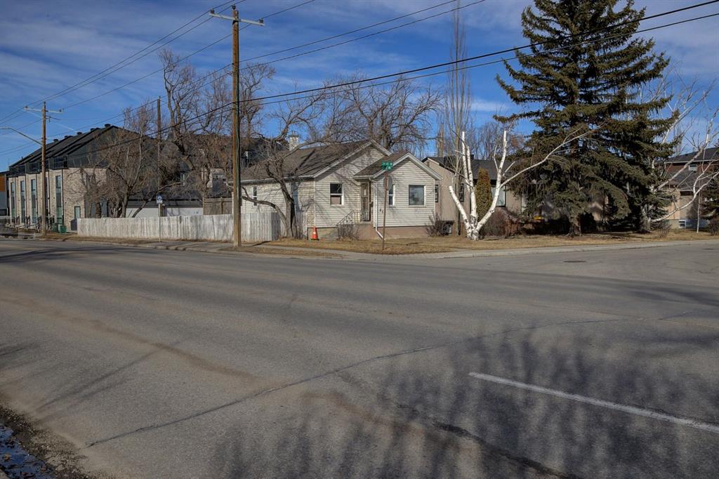Second View of 458 34 Avenue NW, Highland Park, Calgary, Alberta, T2K0B8