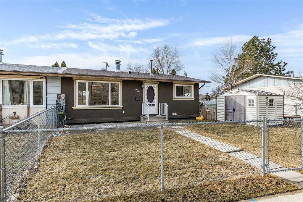 Fifth View of 261 5 Street NW, Riverside, Medicine Hat, Alberta, T1A 7X9