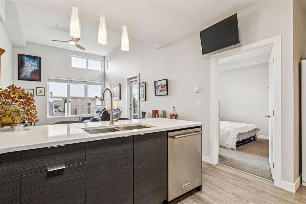 Fifth View of 1402, 95 Burma Star Road SW, Currie Barracks, Calgary, Alberta, T3E 8A9