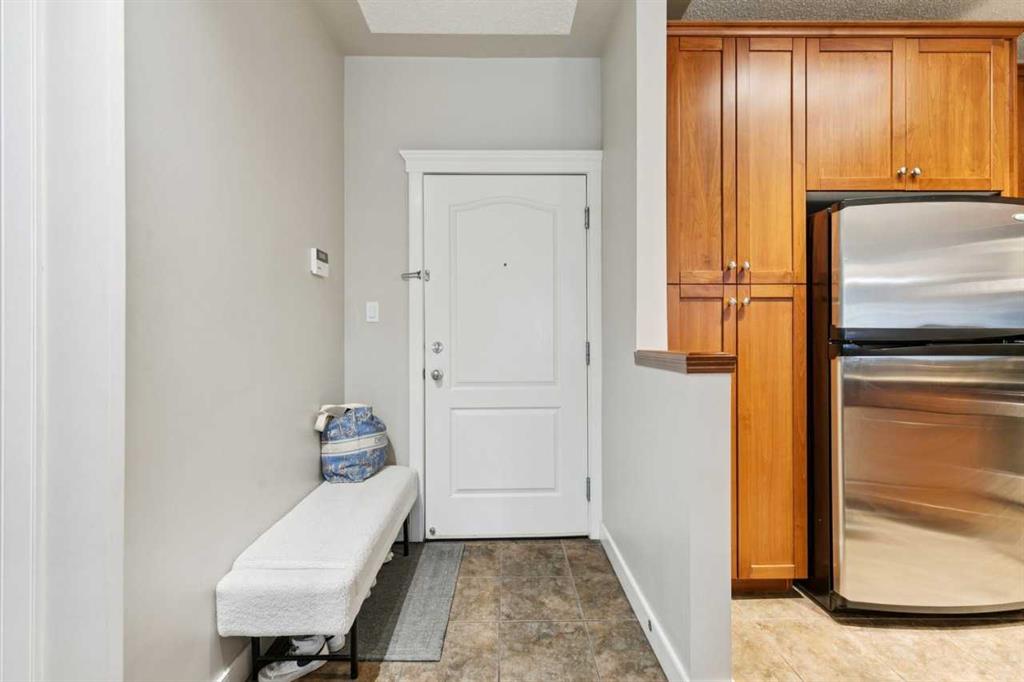 Third View of 211, 10 Discovery Ridge Close SW, Discovery Ridge, Calgary, Alberta, T3H5X3