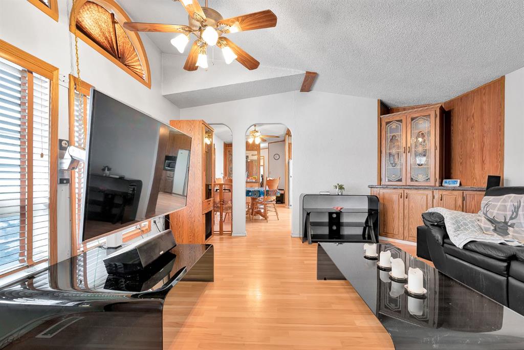 Fourth View of 254 Erin Woods Circle SE, Erin Woods, Calgary, Alberta, T2B 3C9