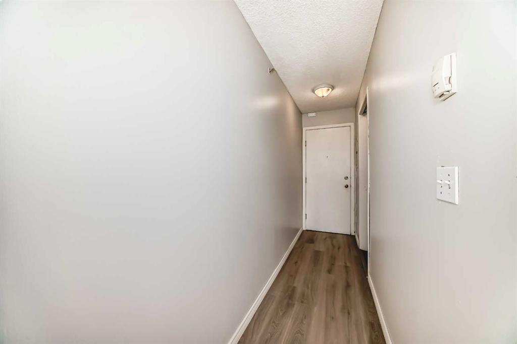 Fourth View of 425, 1717 60 Street SE, Red Carpet, Calgary, Alberta, T2A 7Y7
