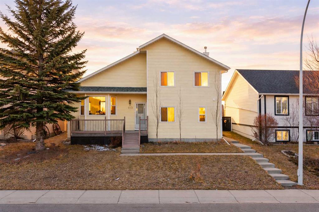 113 Westridge Close , A2294901, Alberta,