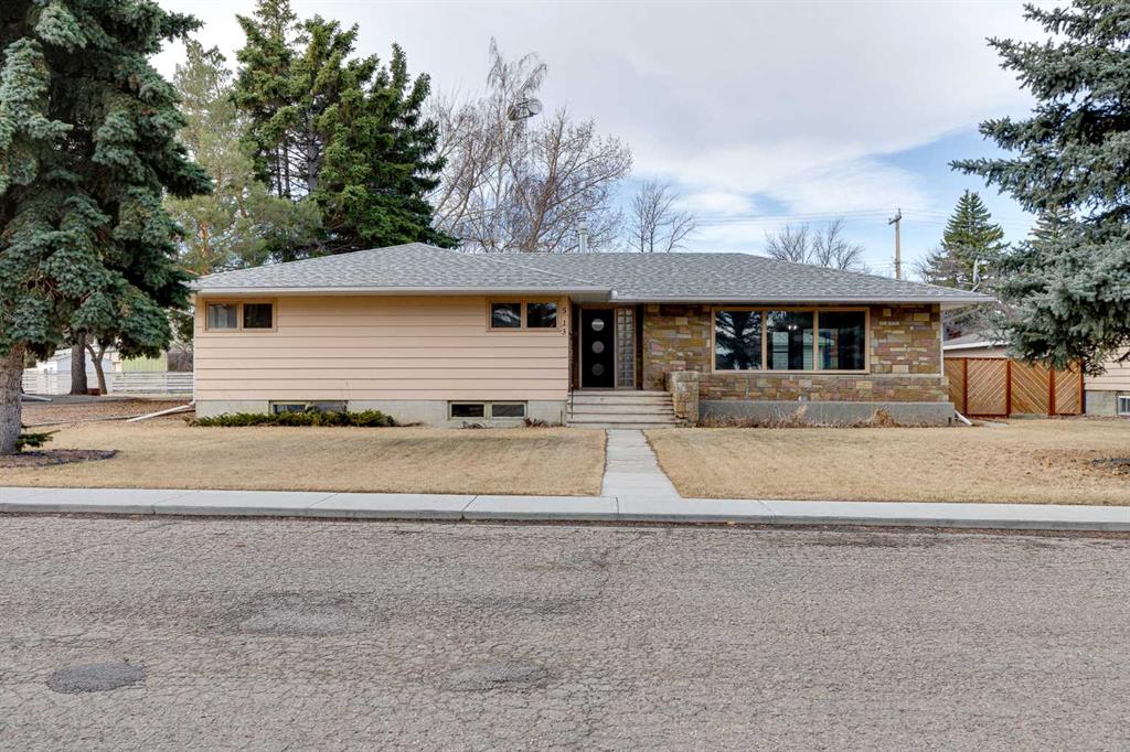 513 Memorial Avenue , A2295102, Alberta,
