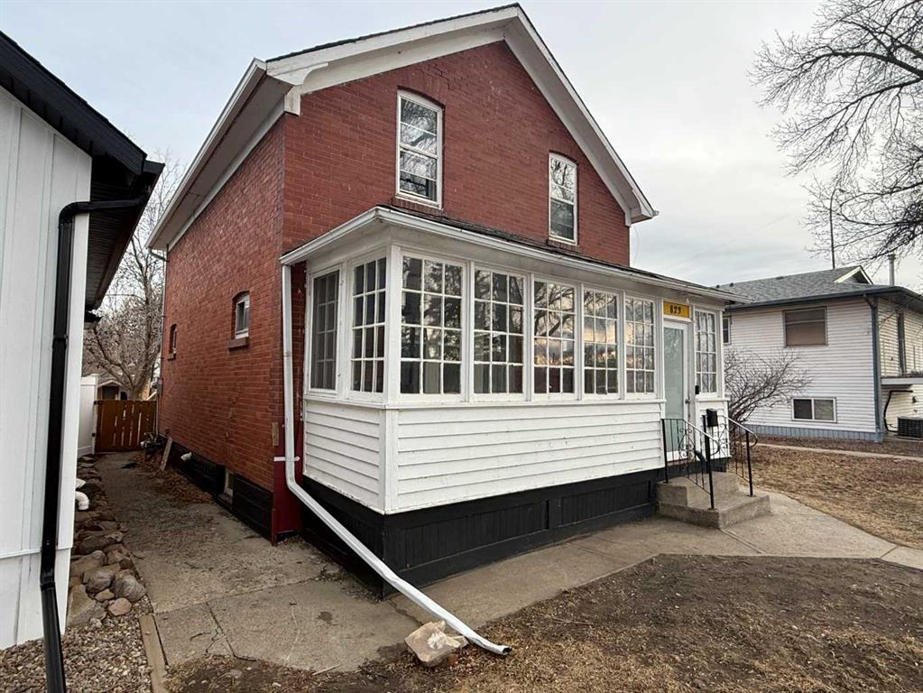 Third View of 823 4 Street SE, River Flats, Medicine Hat, Alberta, T1A 0L5
