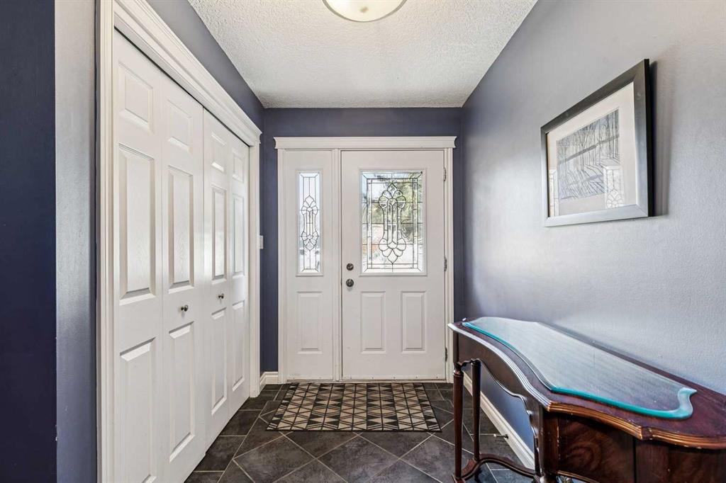 Fifth View of 443 Brookmere Crescent SW, Braeside, Calgary, Alberta, T2W2R2