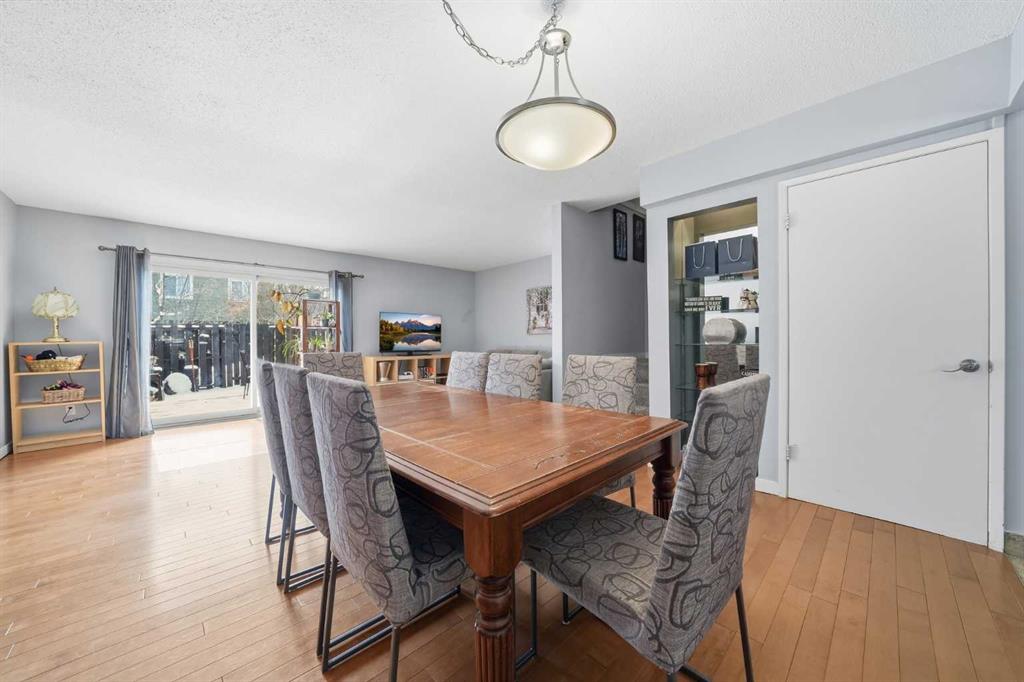 Third View of 28, 210 86 Avenue SE, Acadia, Calgary, Alberta, T2H1N6