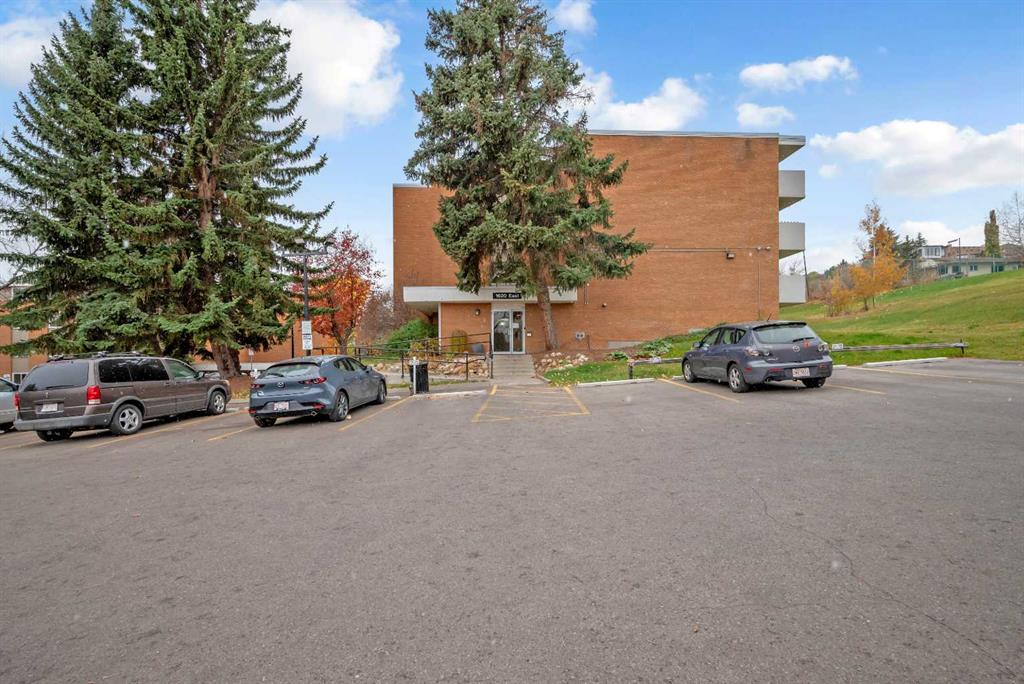 Second View of 451, 1620 8 Avenue NW, Hounsfield Heights/Briar Hill, Calgary, Alberta, T2N 1C4
