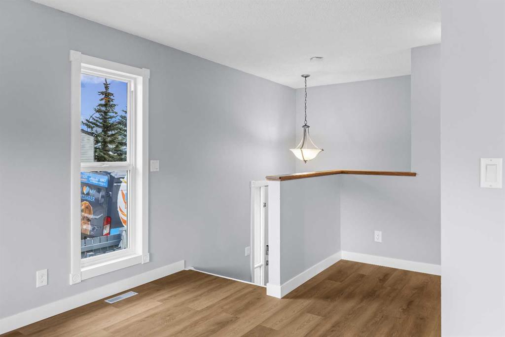 Fifth View of 2, 532 First Street Street E, East End, Cochrane, Alberta, T4C 1C5