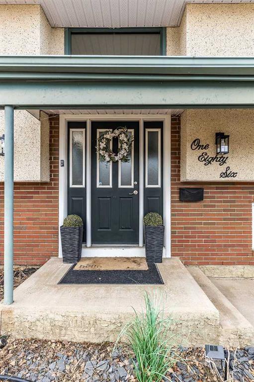 Fifth View of 186 Hull Crescent NE, Northeast Crescent Heights, Medicine Hat, Alberta, T1C 1E1